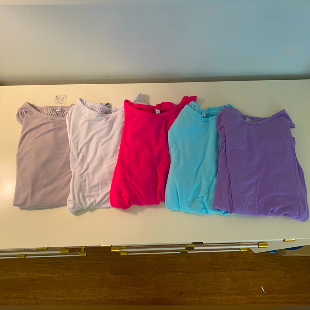 5 Cute Tanktops in pink, blue, purple, grey and white💖🩵💜🩶🤍